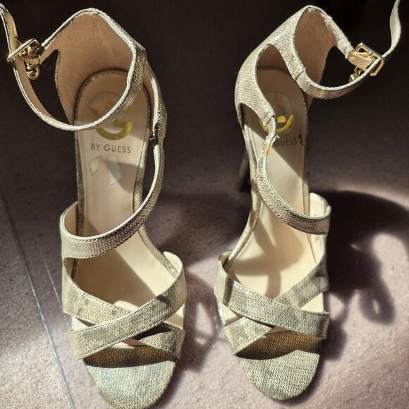Gorgeous Guess Gold Heels - Picture 1 of 3
